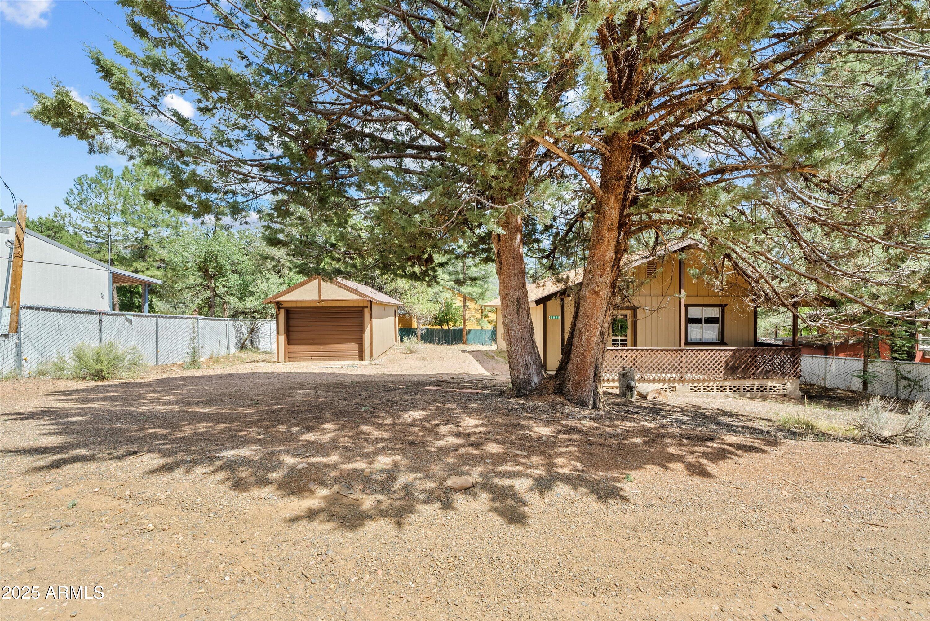 PINE CREST - Residential