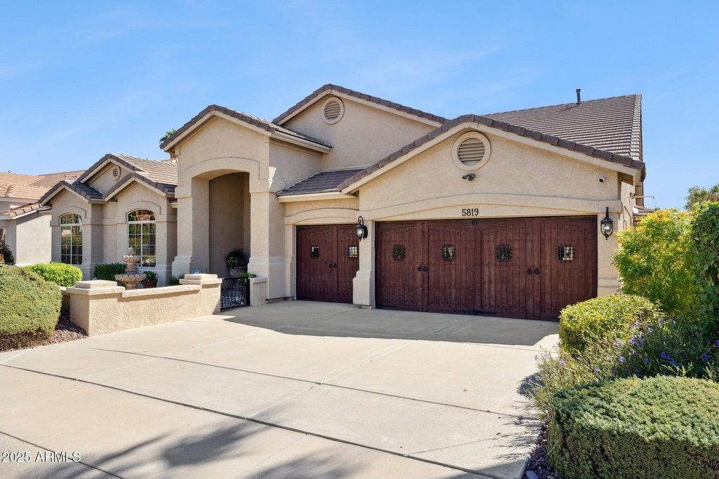 Photo of 5819 W Abraham Lane, Glendale, AZ 85308 (MLS # 6927427)