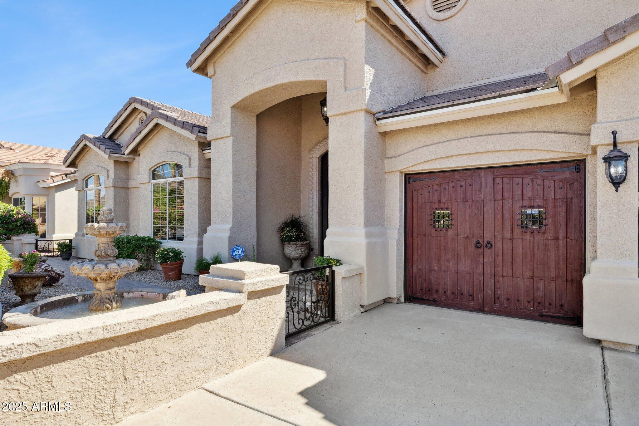 5819 W ABRAHAM Lane
