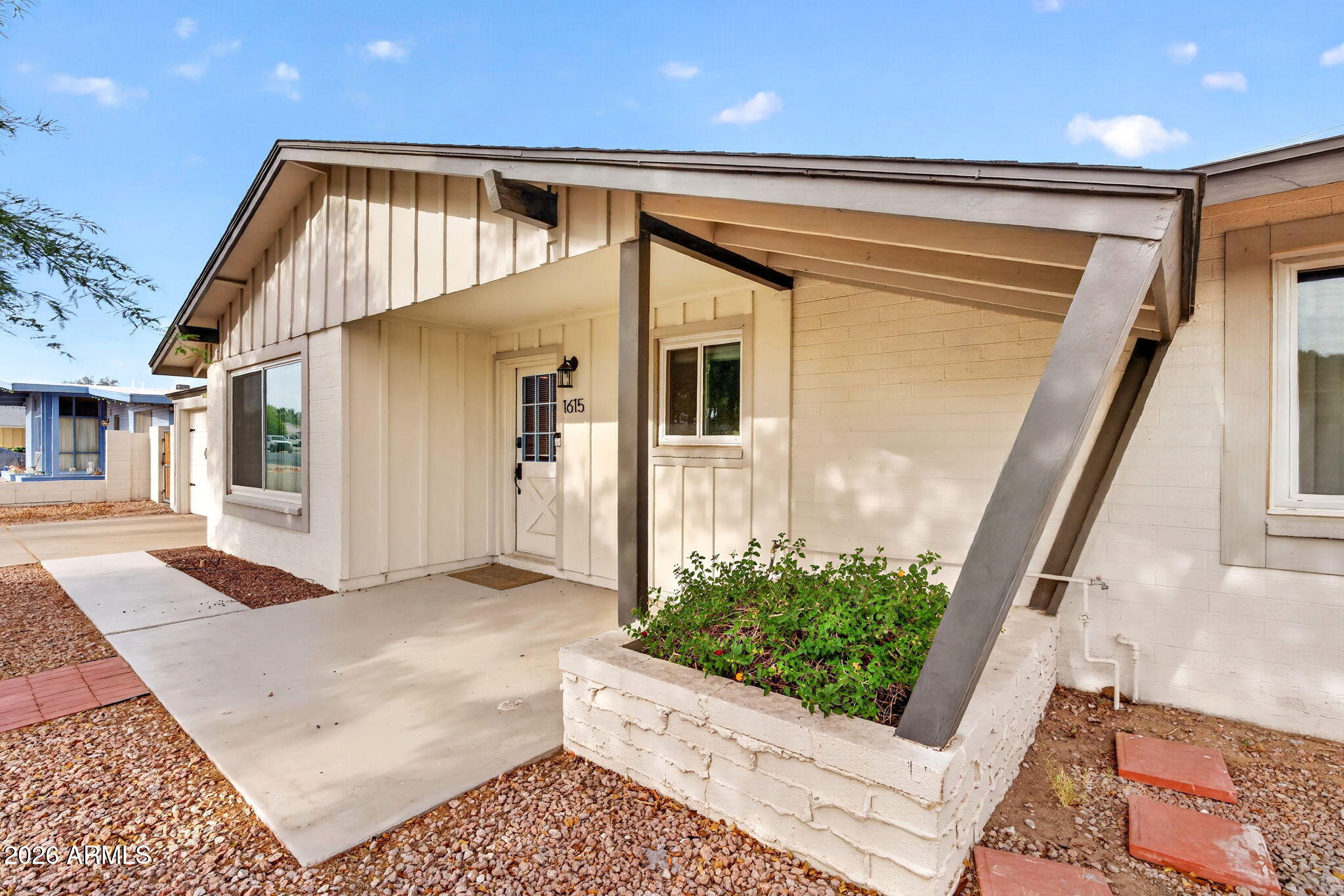 1615 N SUNSET Drive