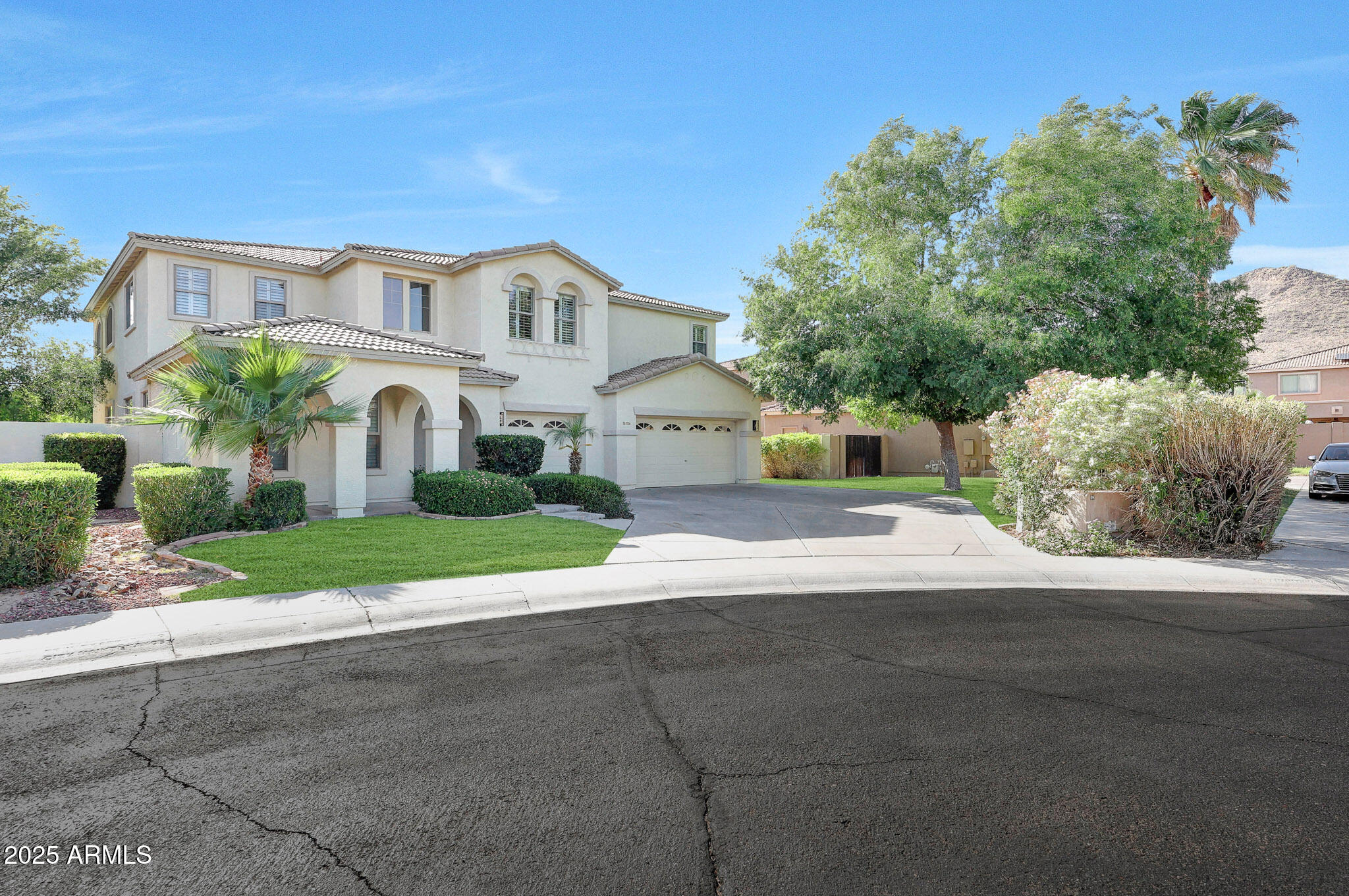 5726 W PARK VIEW Lane