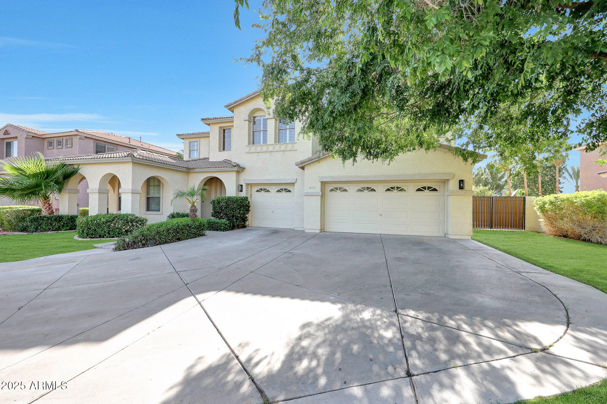 5726 W PARK VIEW Lane