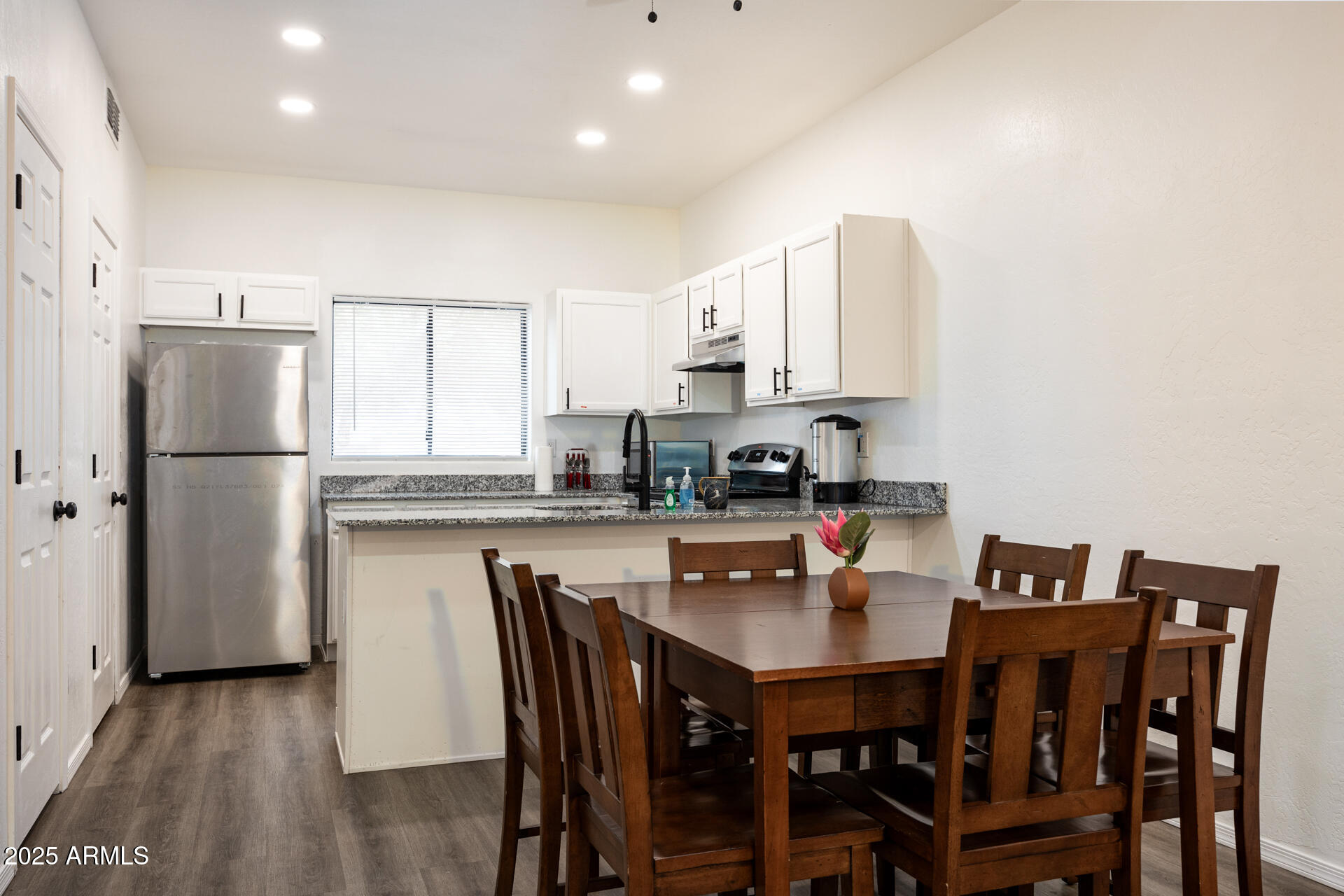 515 E 6TH Street