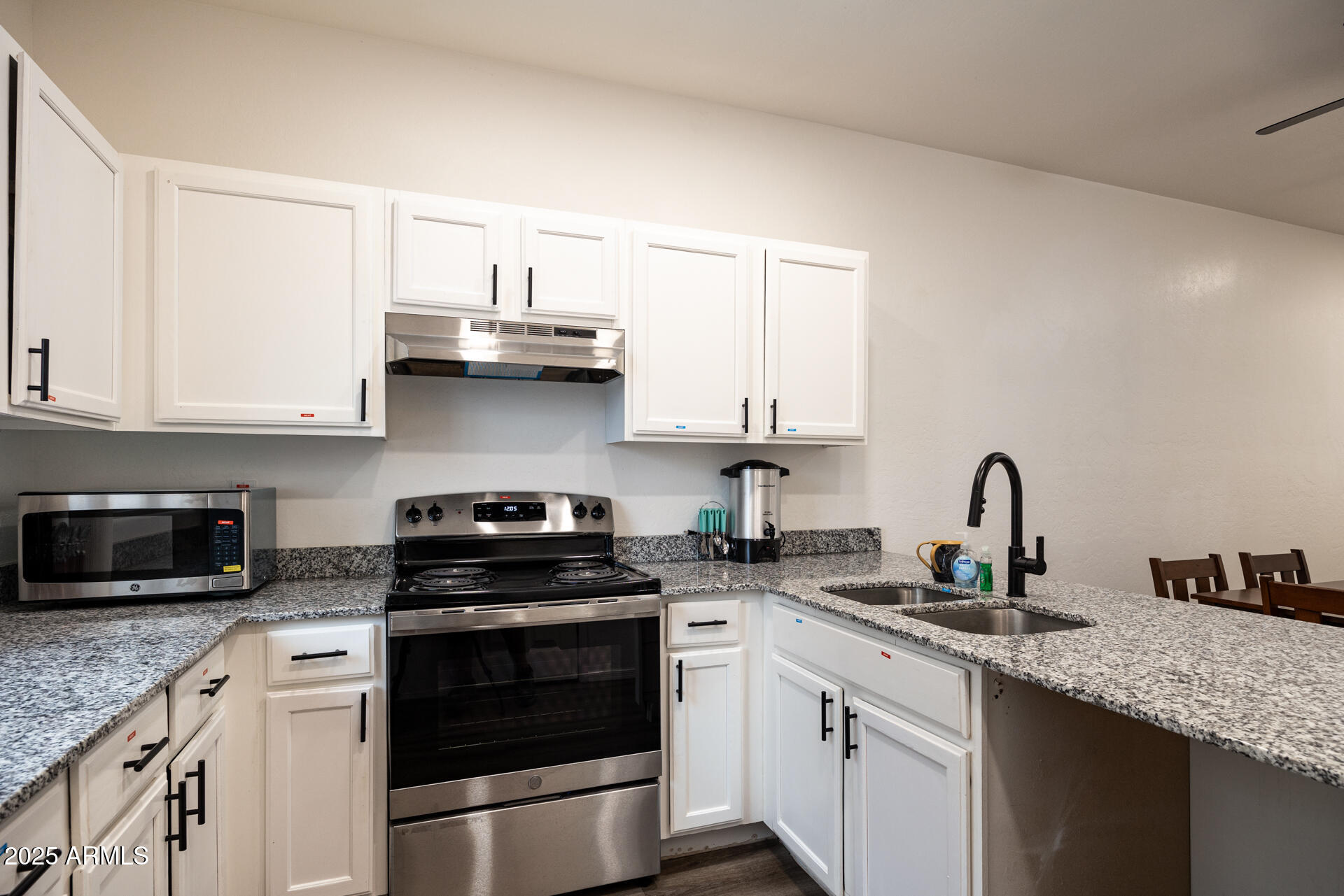 515 E 6TH Street
