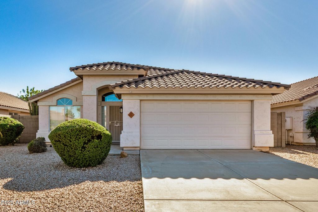Photo of 747 W Douglas Avenue, Gilbert, AZ 85233 (MLS # 6952525)