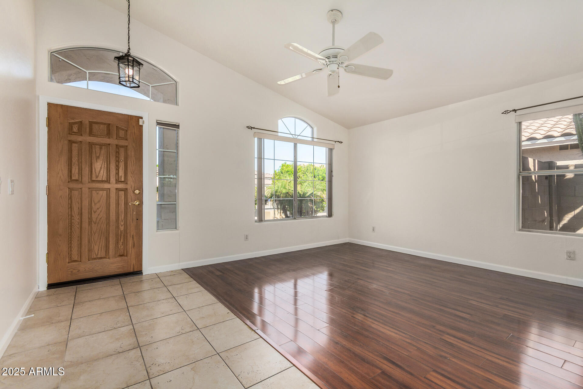 747 W DOUGLAS Avenue