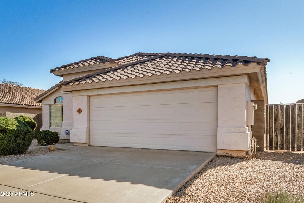 Photo of 747 W Douglas Avenue, Gilbert, AZ 85233 (MLS # 6952525)