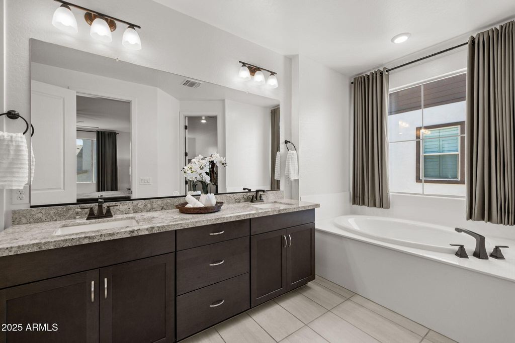 Photo of 1517 E Rakestraw Lane, Gilbert, AZ 85298 (MLS # 6924528)