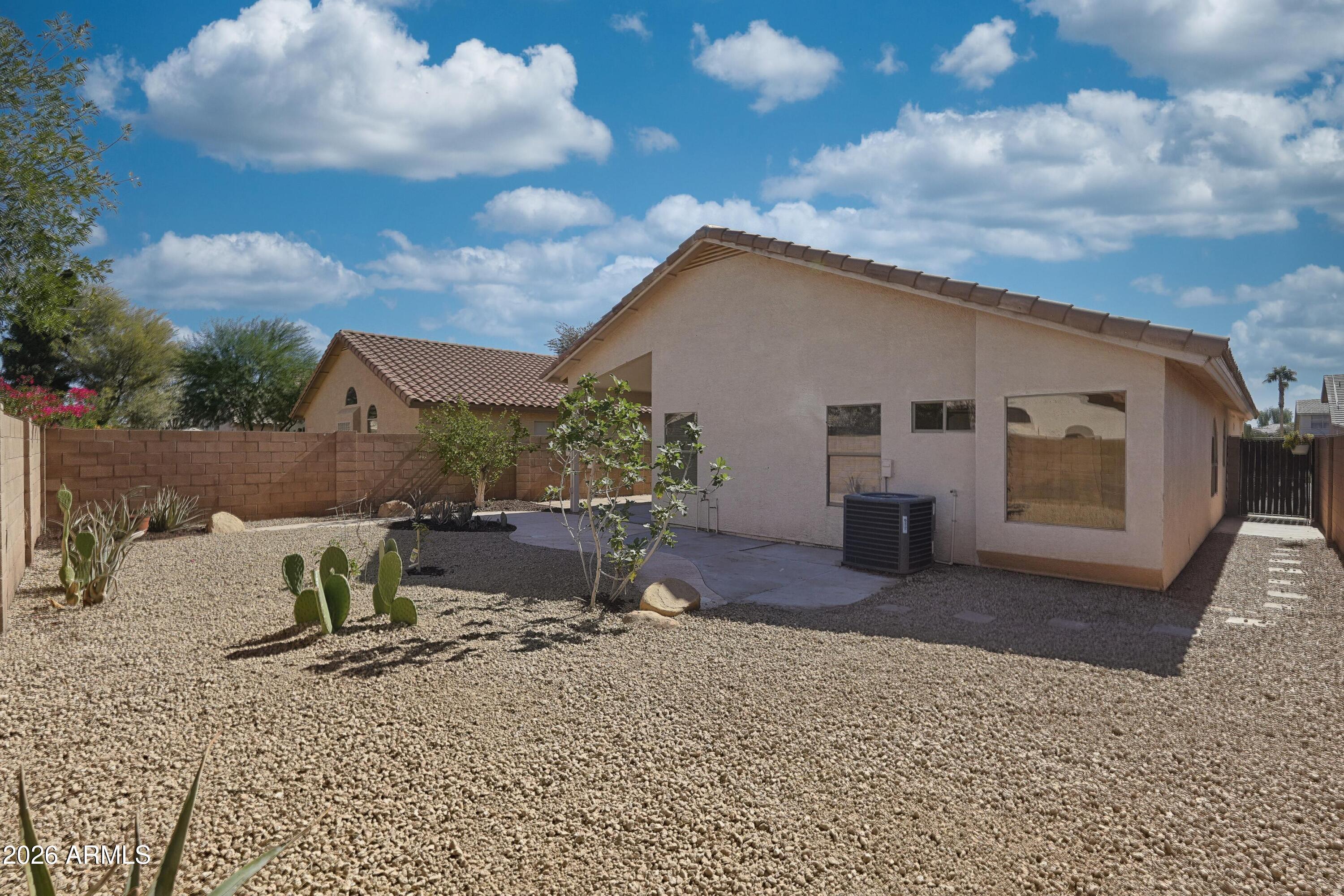 734 E KYLE Drive