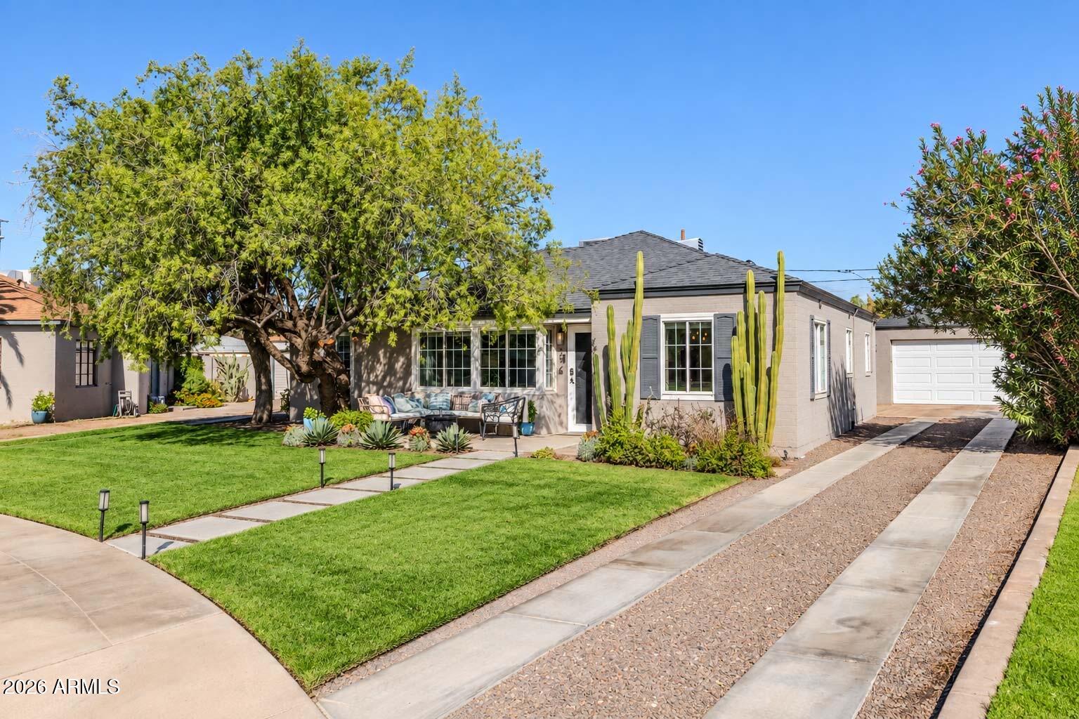 546 W LEWIS Avenue