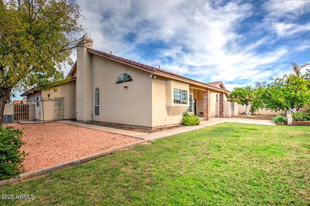 Photo of 1129 E Knight Lane, Tempe, AZ 85284 (MLS # 6949911)