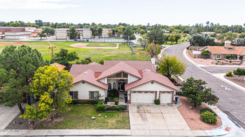 Photo of 1129 E Knight Lane, Tempe, AZ 85284 (MLS # 6949911)