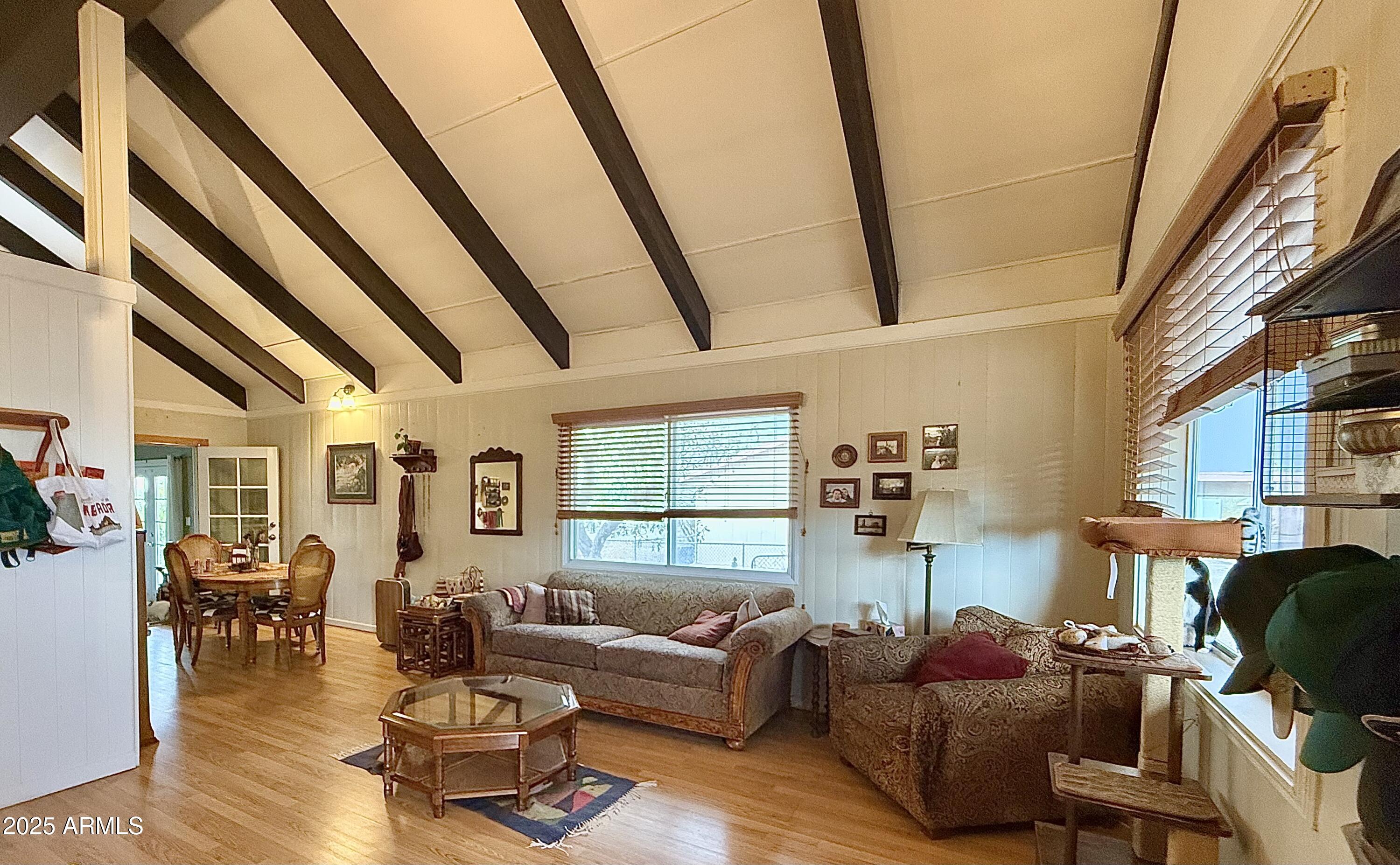 330 W 6TH Street