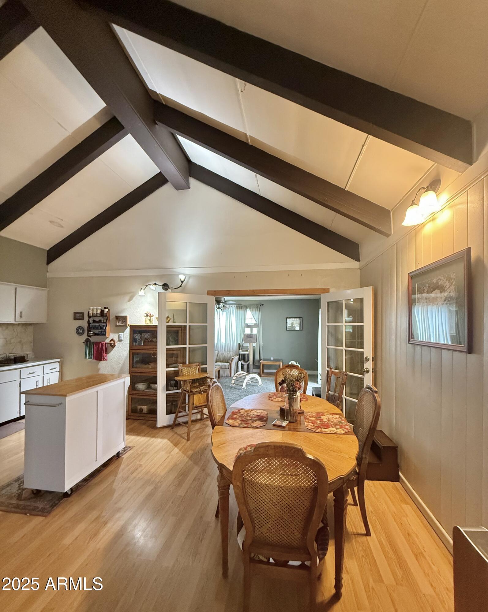 330 W 6TH Street