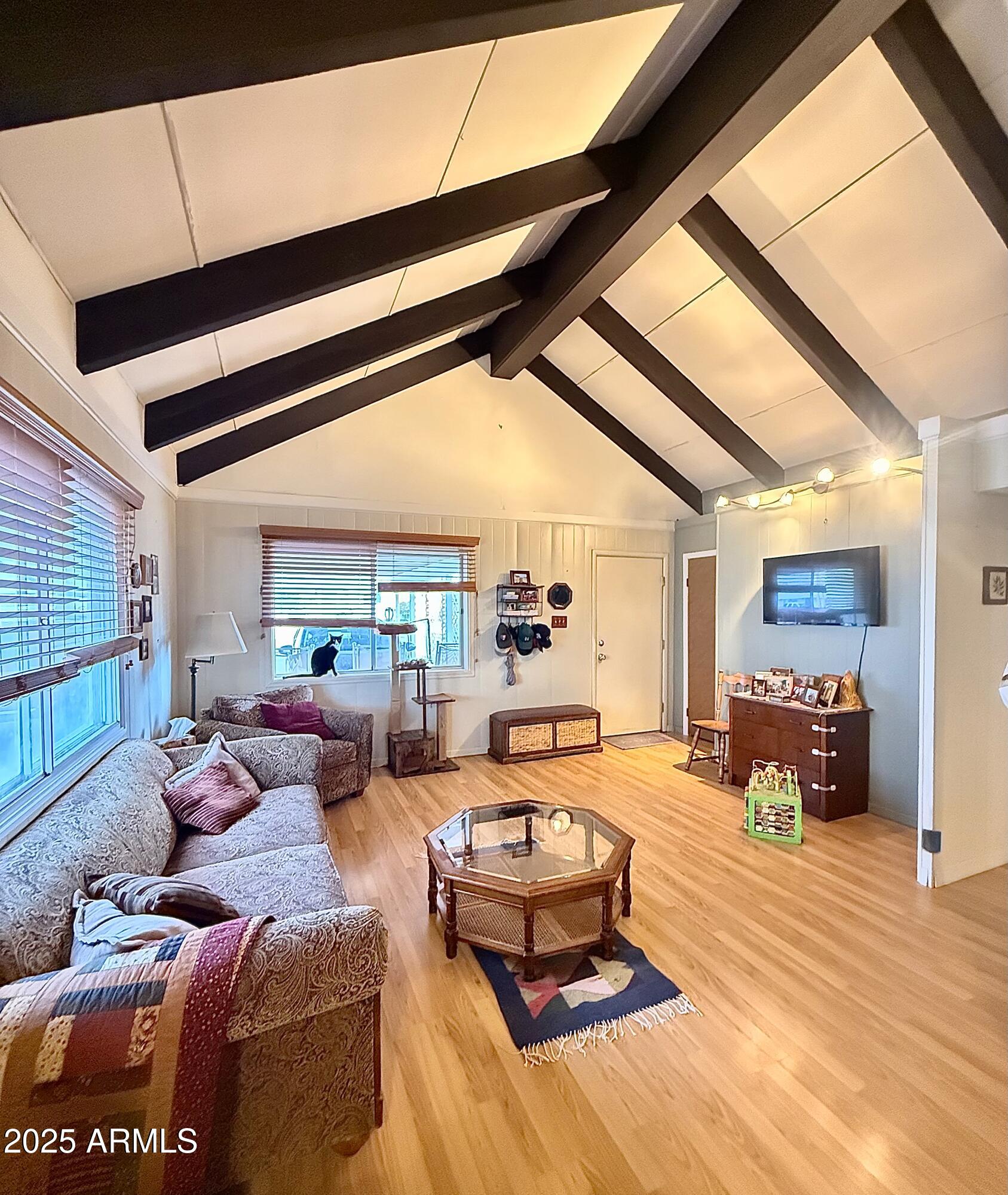 330 W 6TH Street