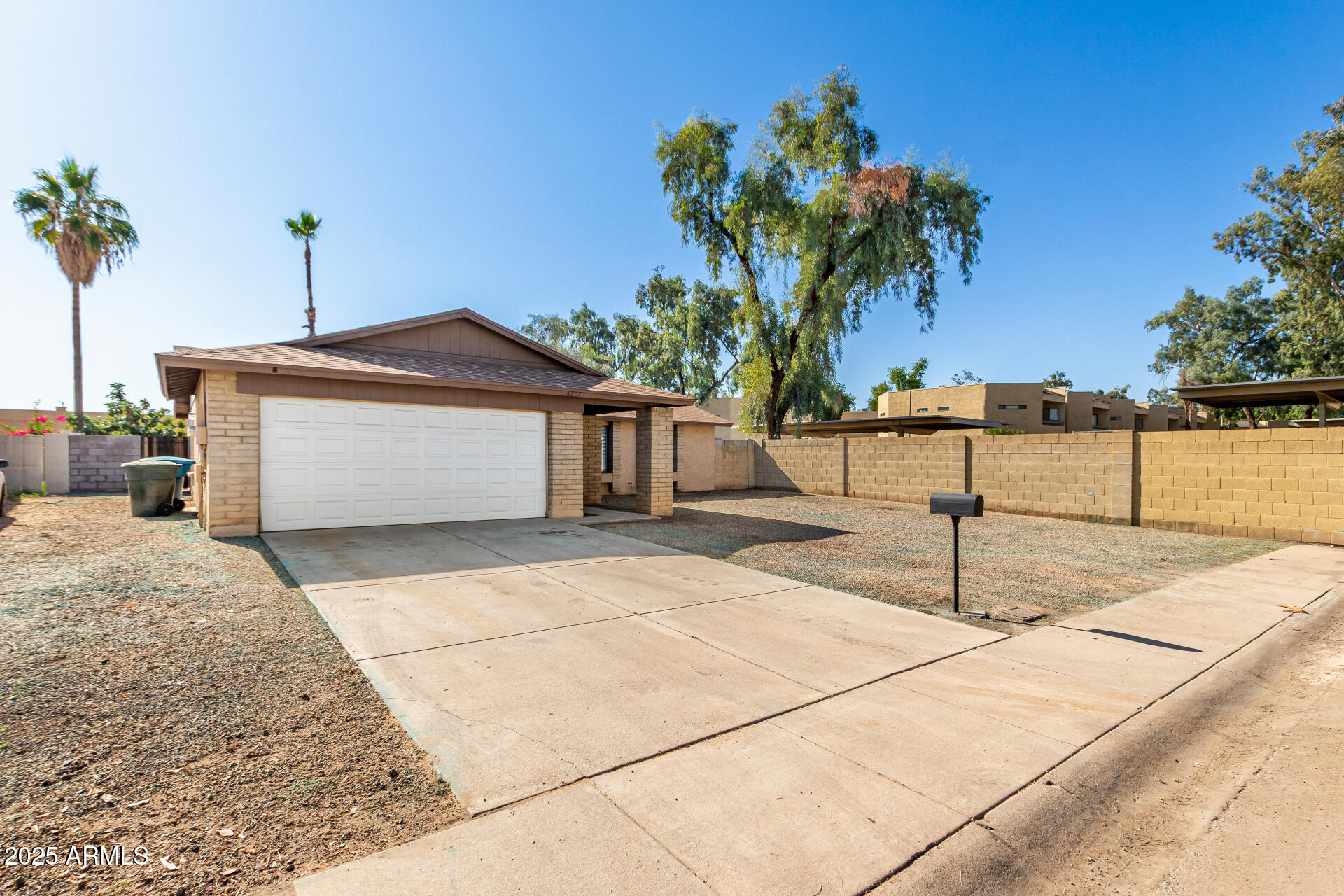 4207 W CHRISTY Drive