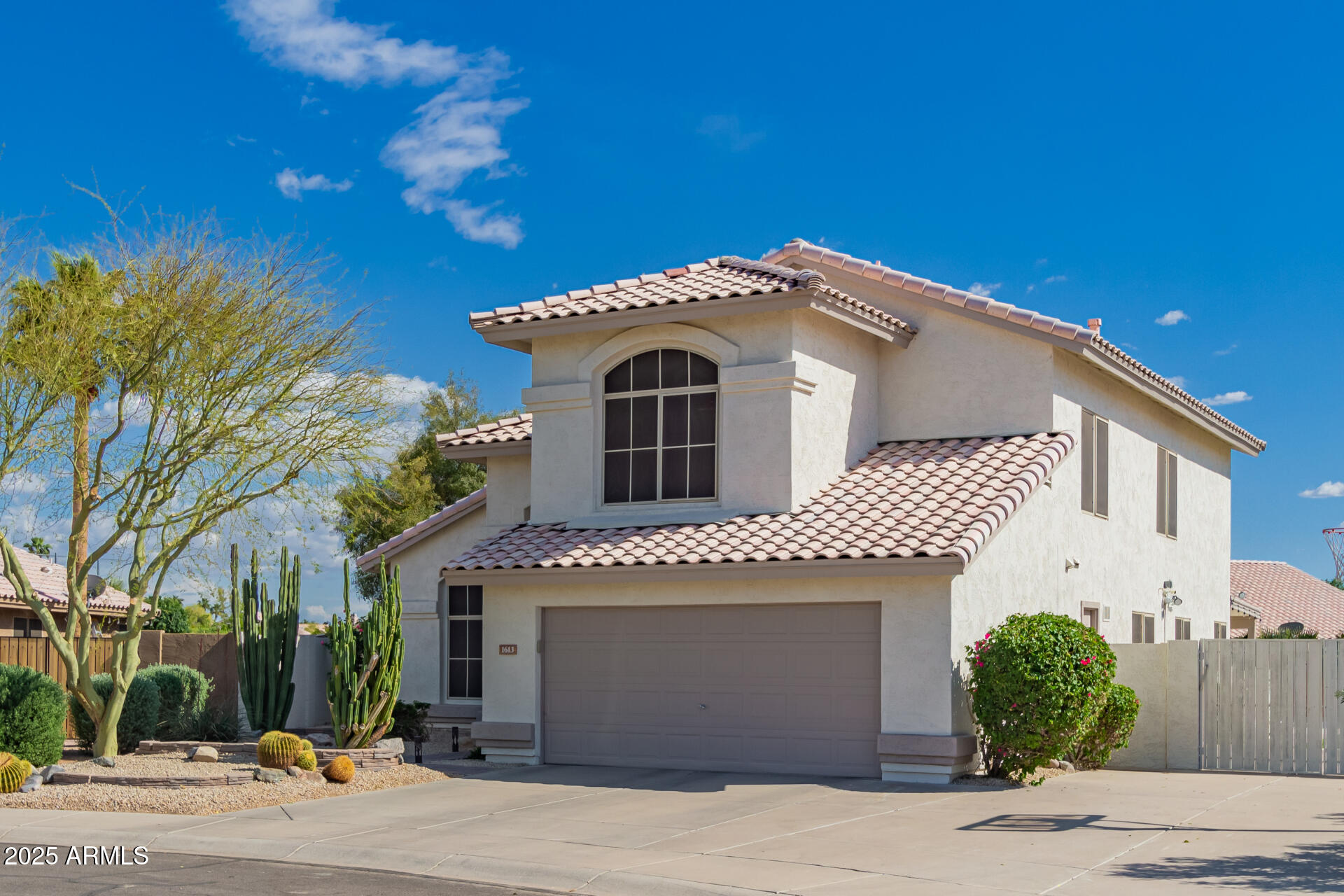 1613 W SPARROW Drive