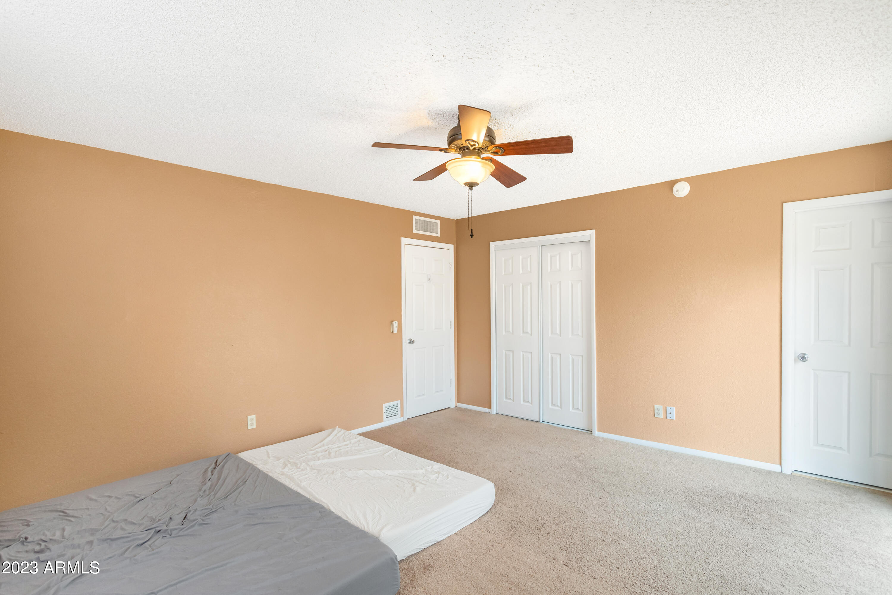 KINGS MANOR - Residential