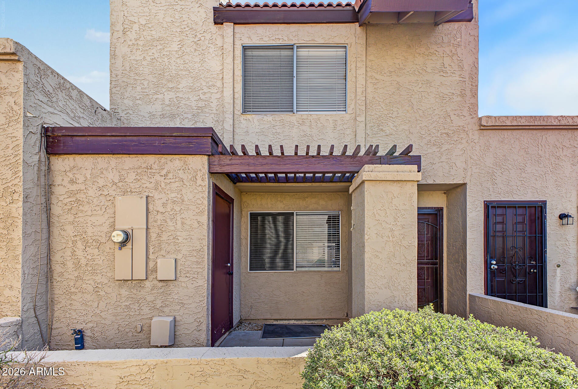 2106 W PONTIAC Drive