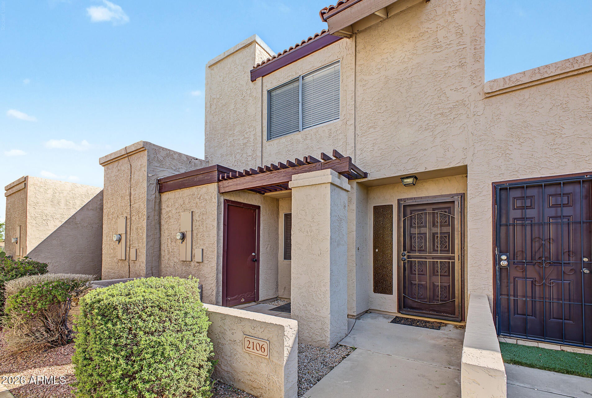 2106 W PONTIAC Drive