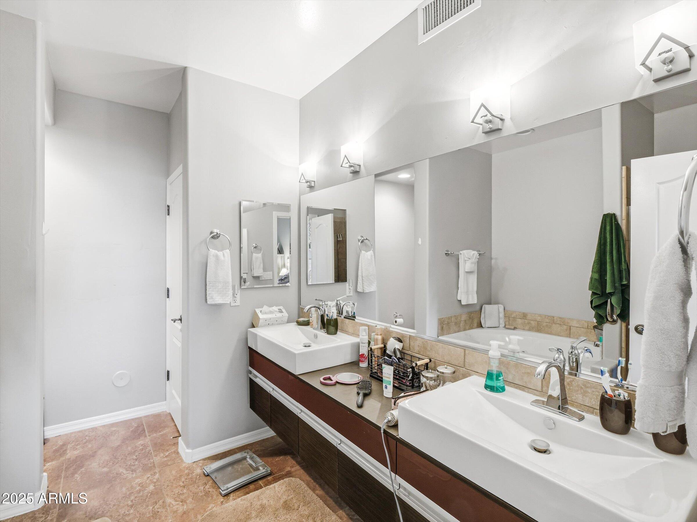 SAGUARO RIDGE CONDOMINIUMS - Residential