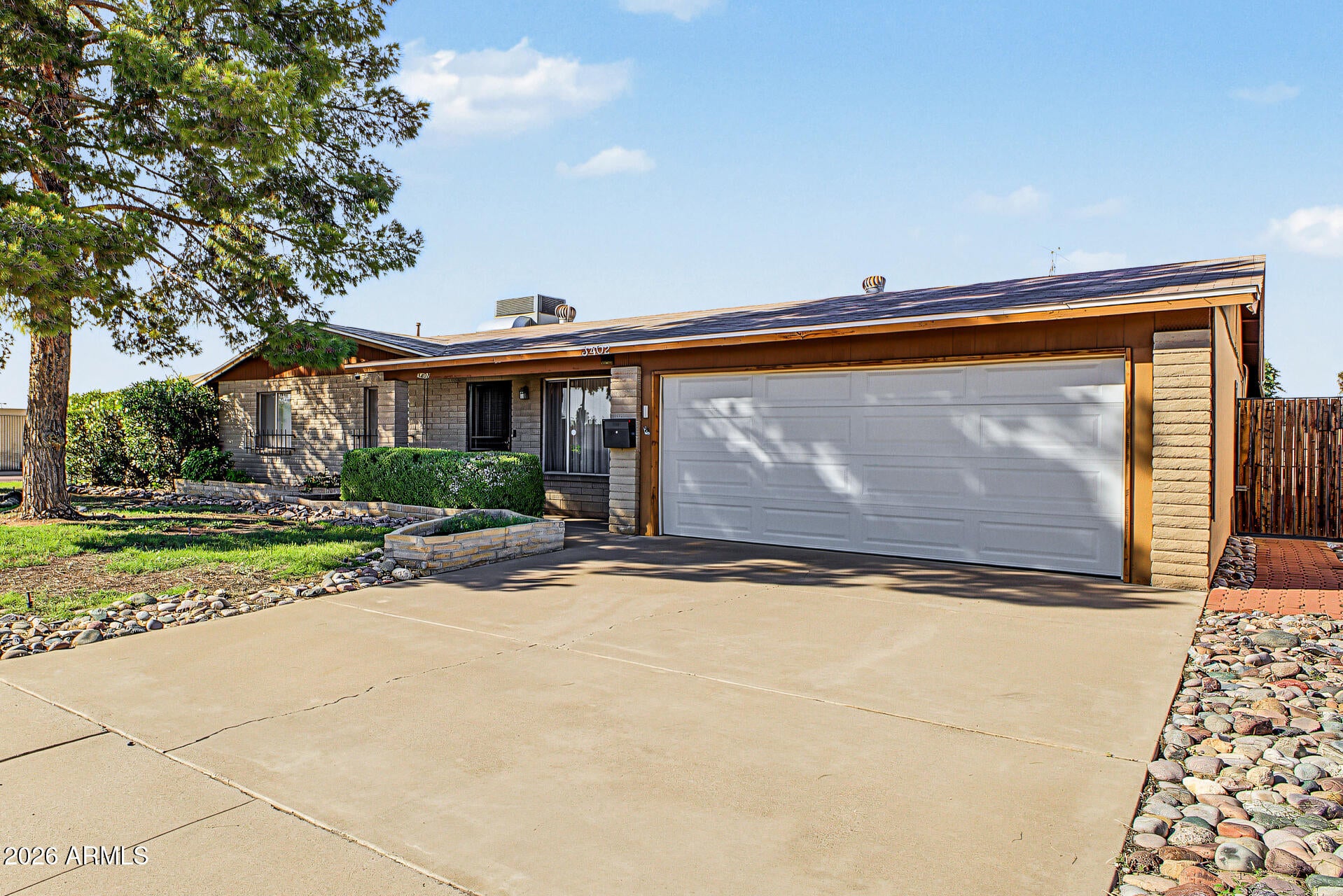 3402 E PARADISE Drive