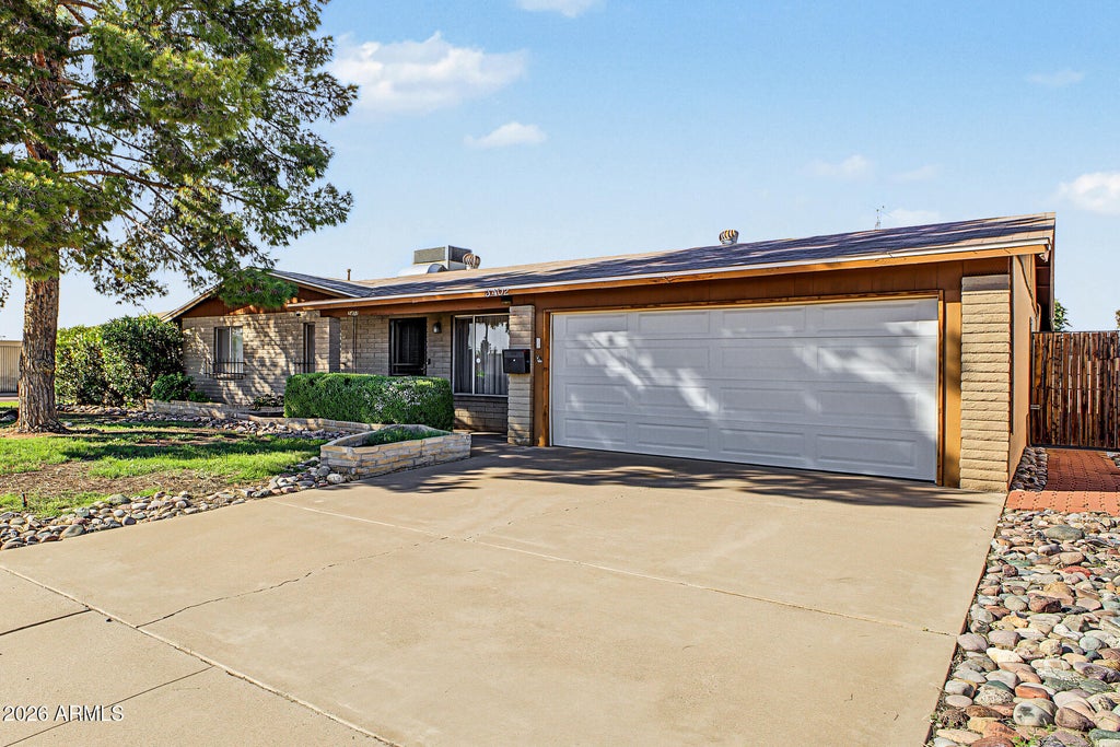 Photo of 3402 E Paradise Drive, Phoenix, AZ 85028 (MLS # 7094168)
