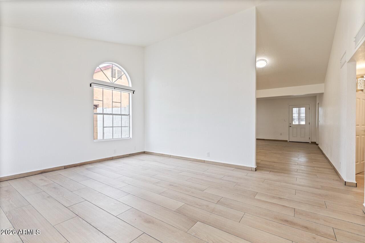 5645 W MESCAL Street