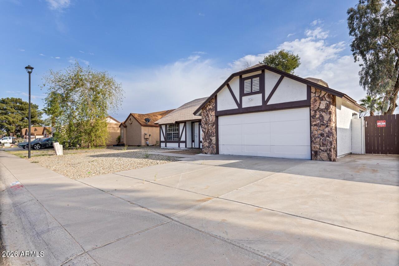 5645 W MESCAL Street