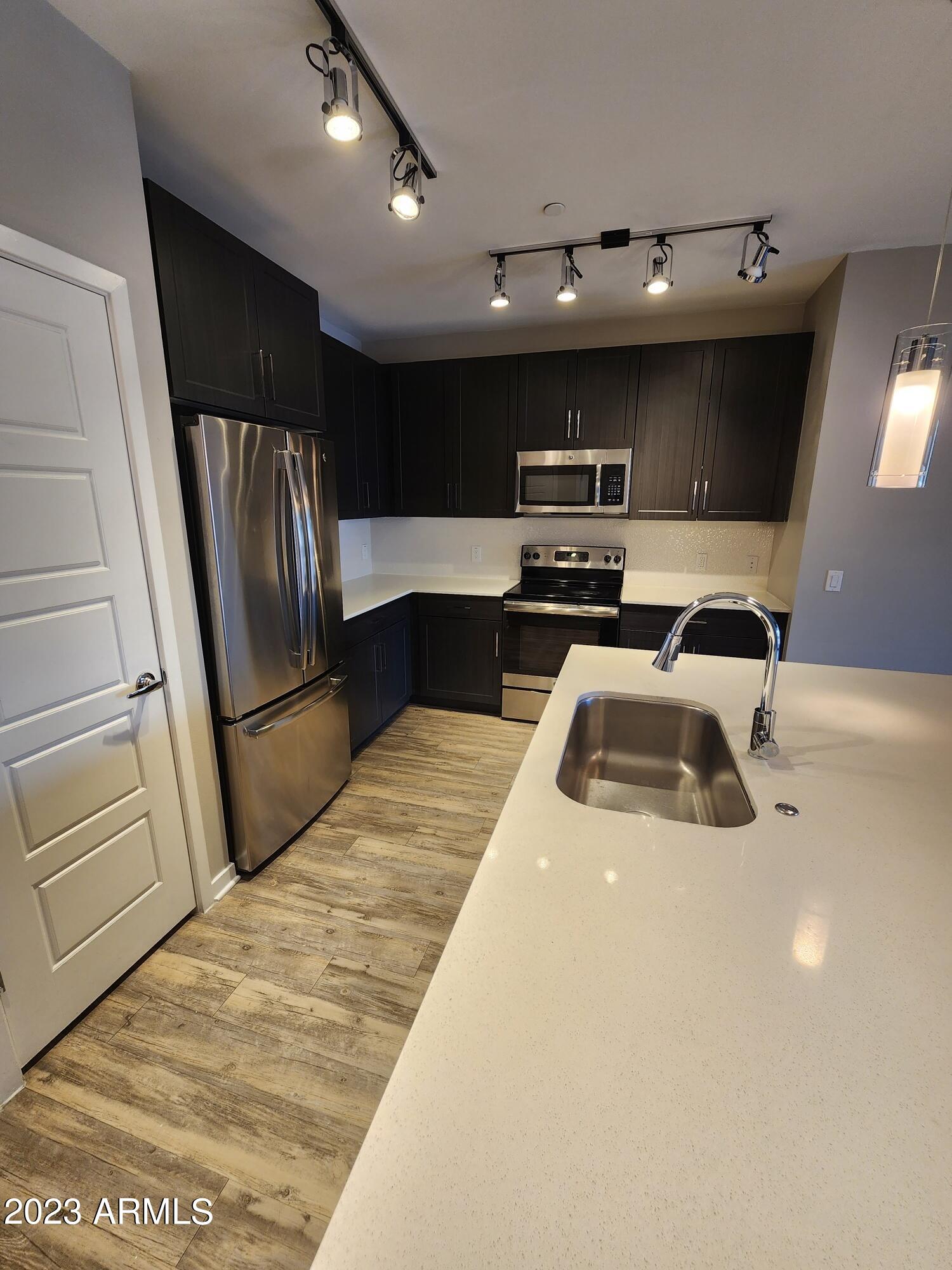 200 E THOMAS Road B2