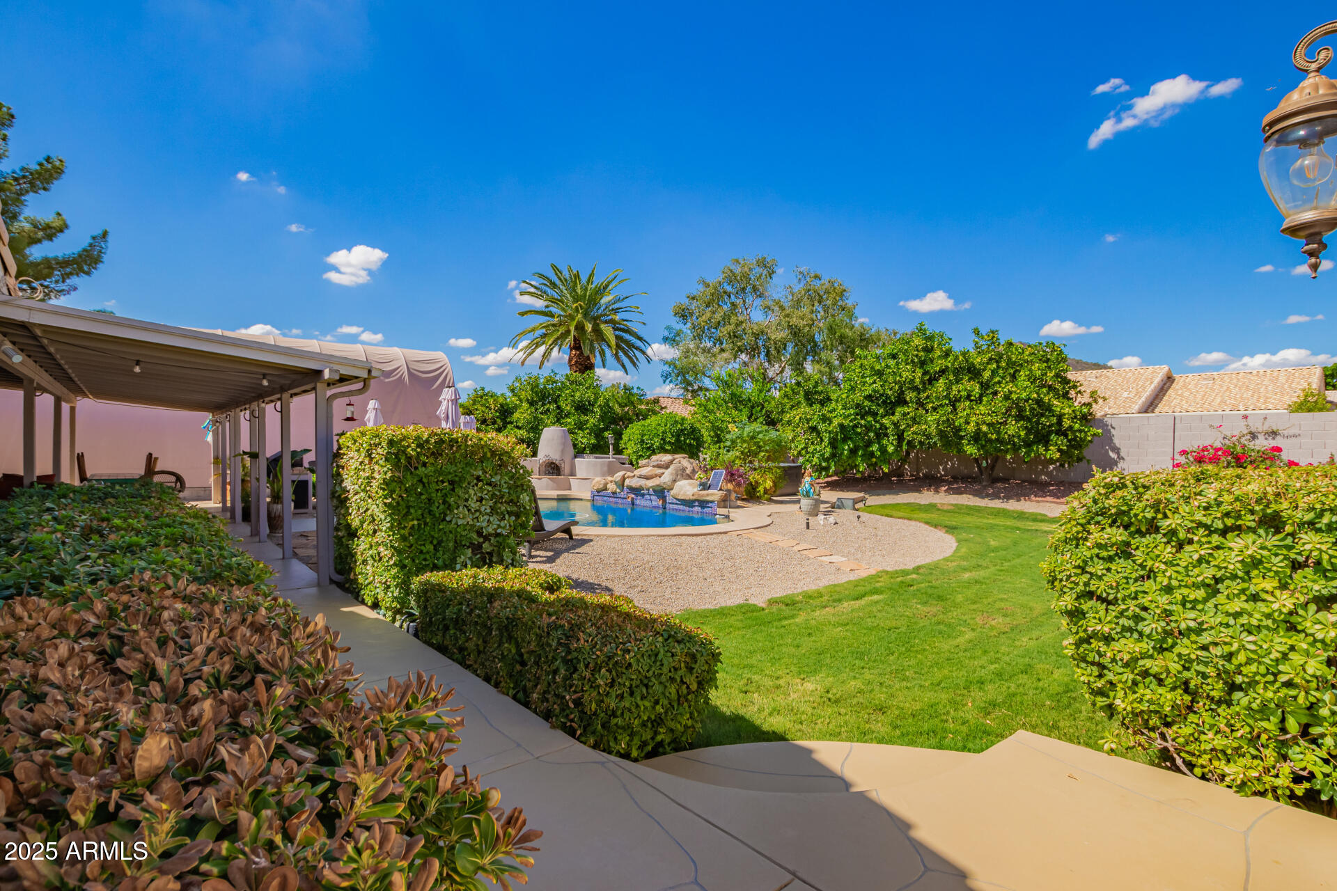 5542 W Alameda Road