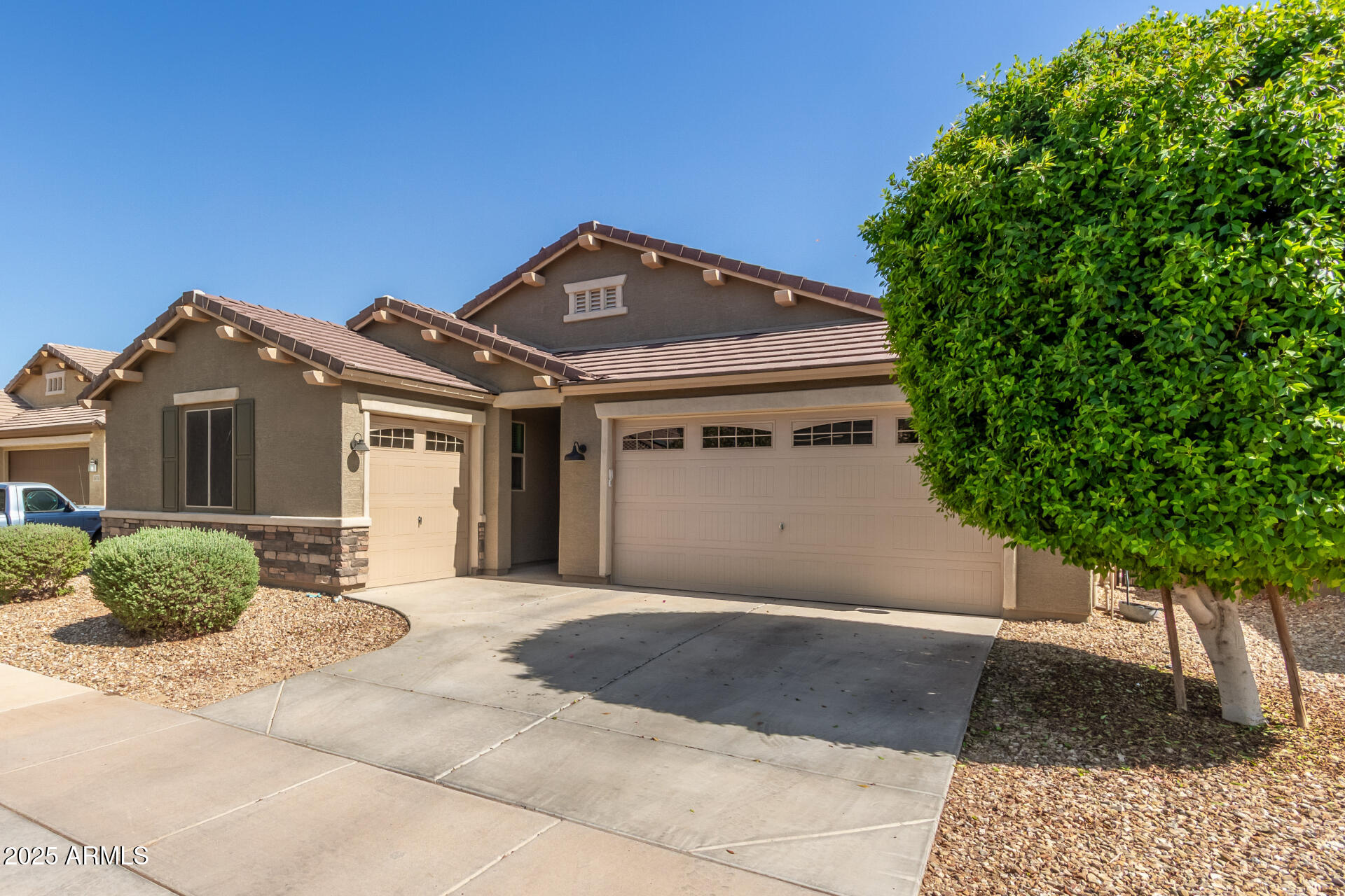 Homes 2 15719 W LAUREL Lane