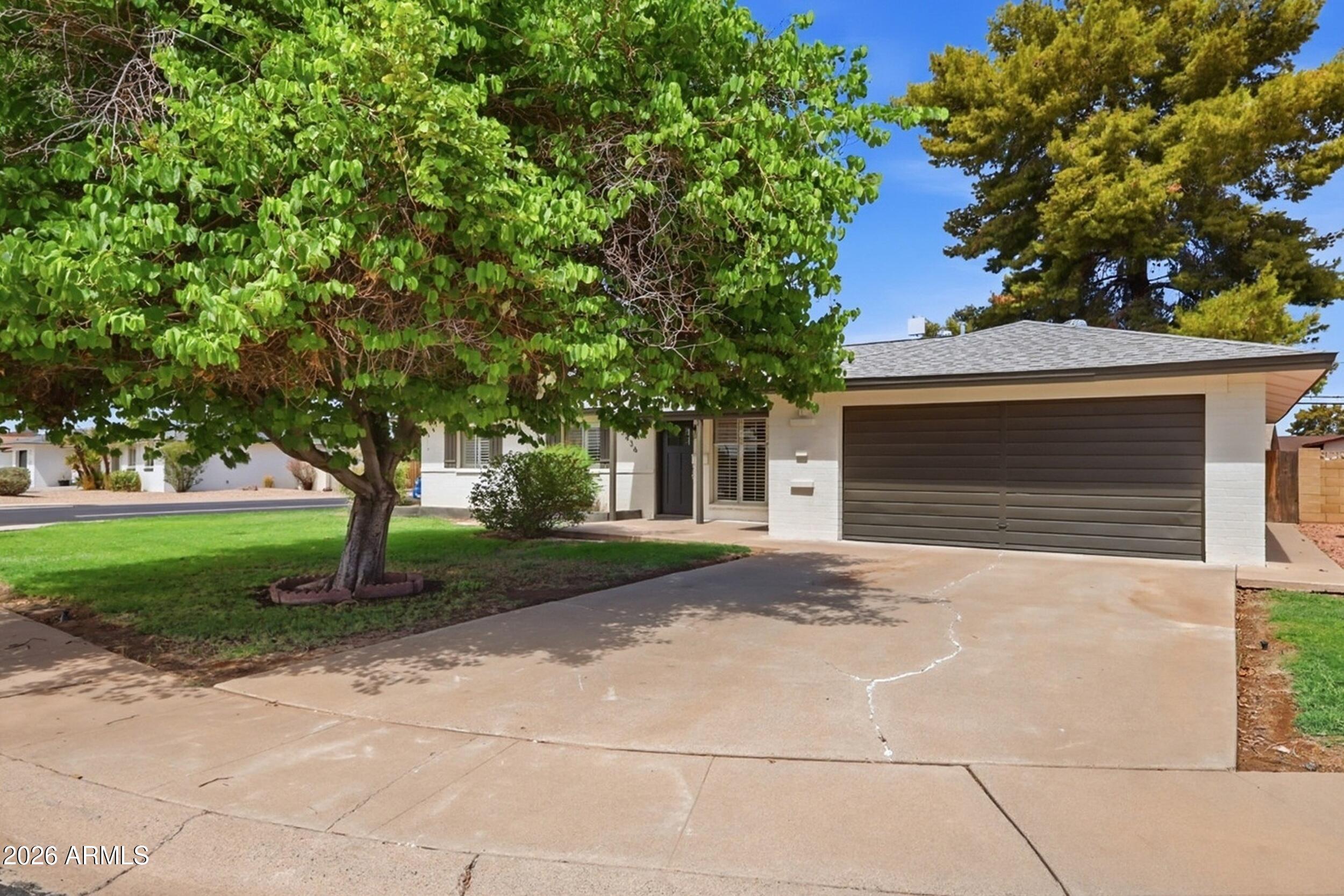 2436 W DAHLIA Drive