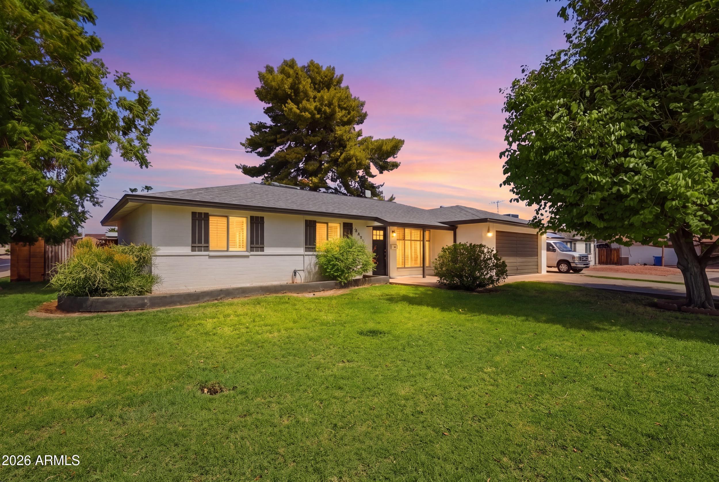 2436 W DAHLIA Drive