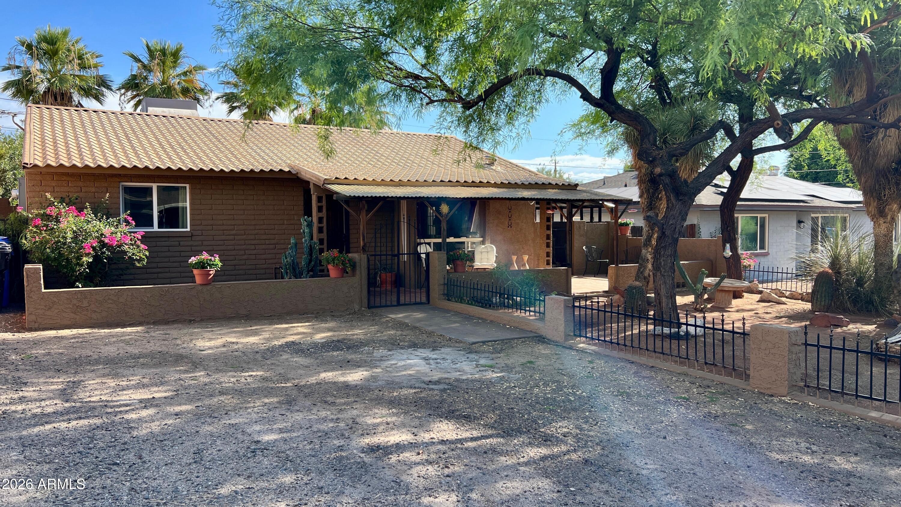 1218 E SHANGRI LA Road