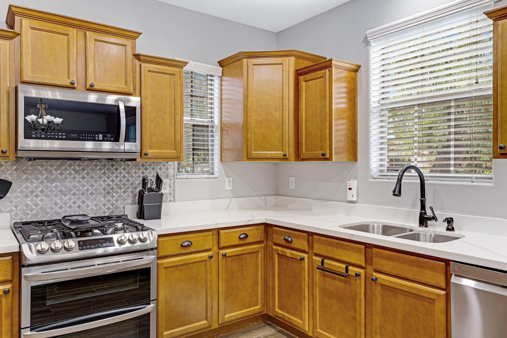 15366 W Bloomfield Road