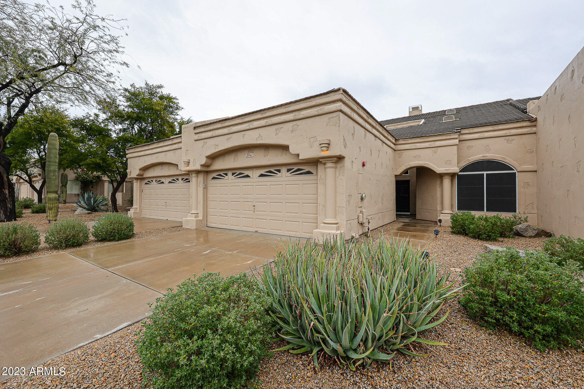 8941 E MAPLE Drive