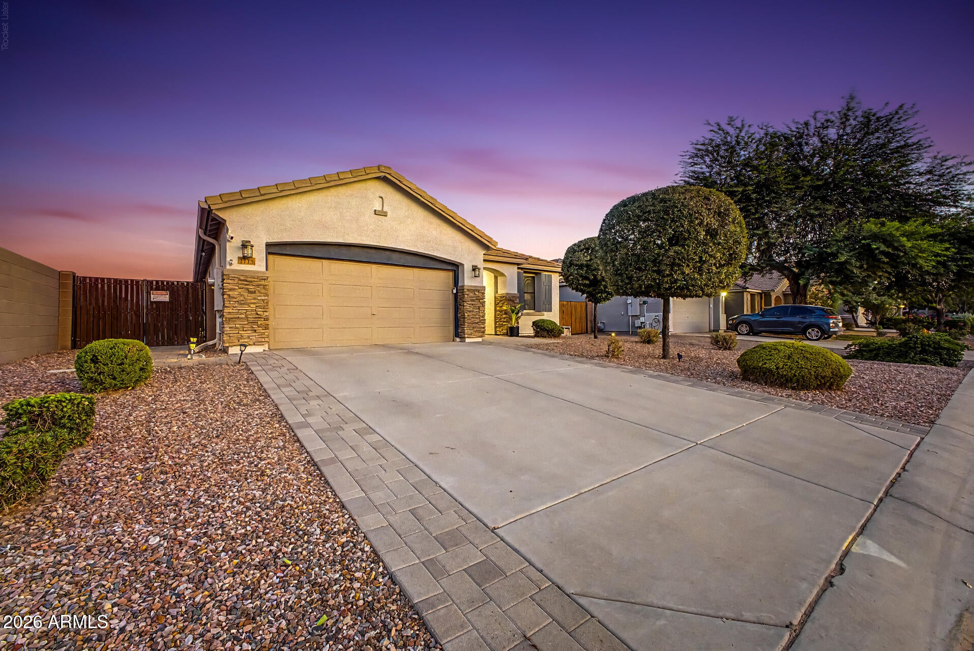 1113 W STEPHANIE Lane