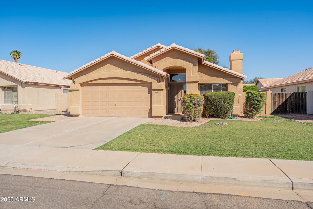 Photo of 1046 W Tremaine Avenue, Gilbert, AZ 85233 (MLS # 6931267)