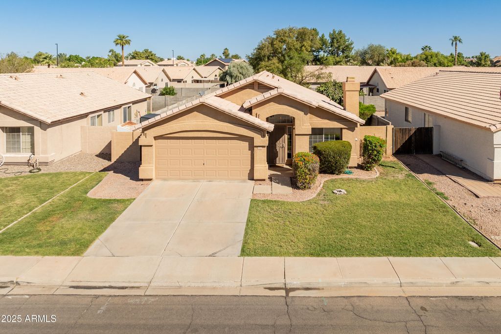 Photo of 1046 W Tremaine Avenue, Gilbert, AZ 85233 (MLS # 6931267)