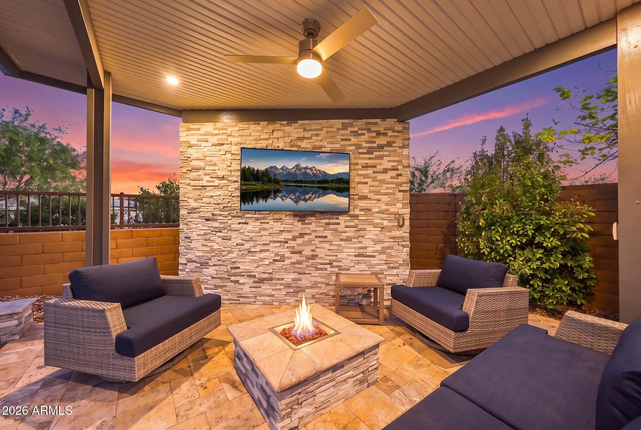 3409 E CASHMAN Drive