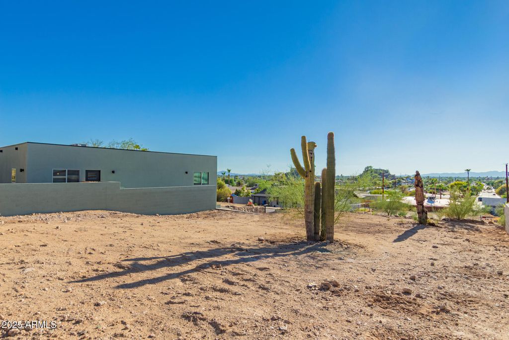 Photo of 8607 N 14th Street #229, Phoenix, AZ 85020 (MLS # 6914049)