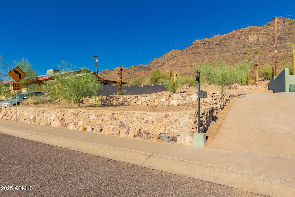 Photo of 8607 N 14th Street #229, Phoenix, AZ 85020 (MLS # 6914049)