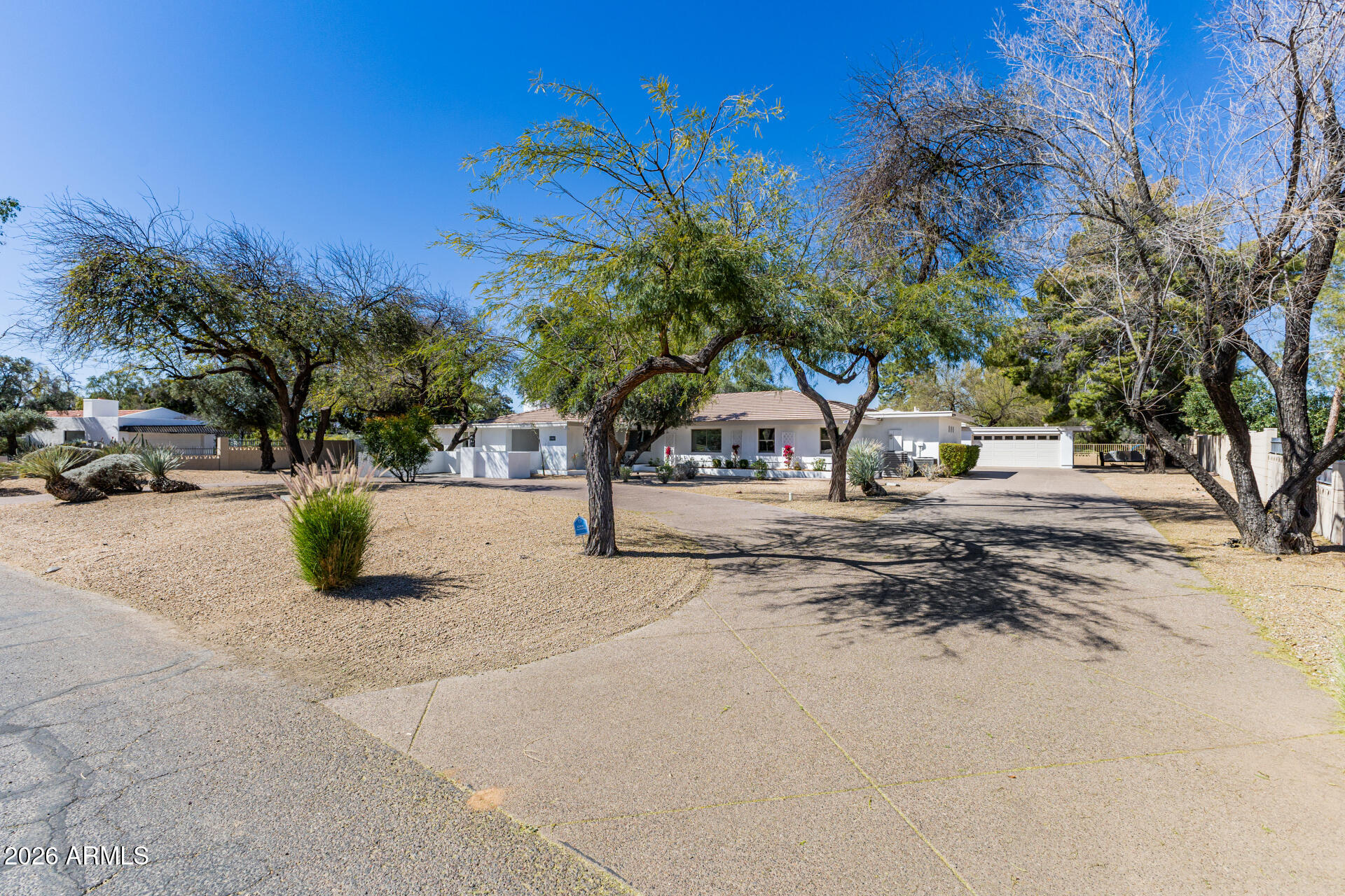 11832 N OAKHURST Way