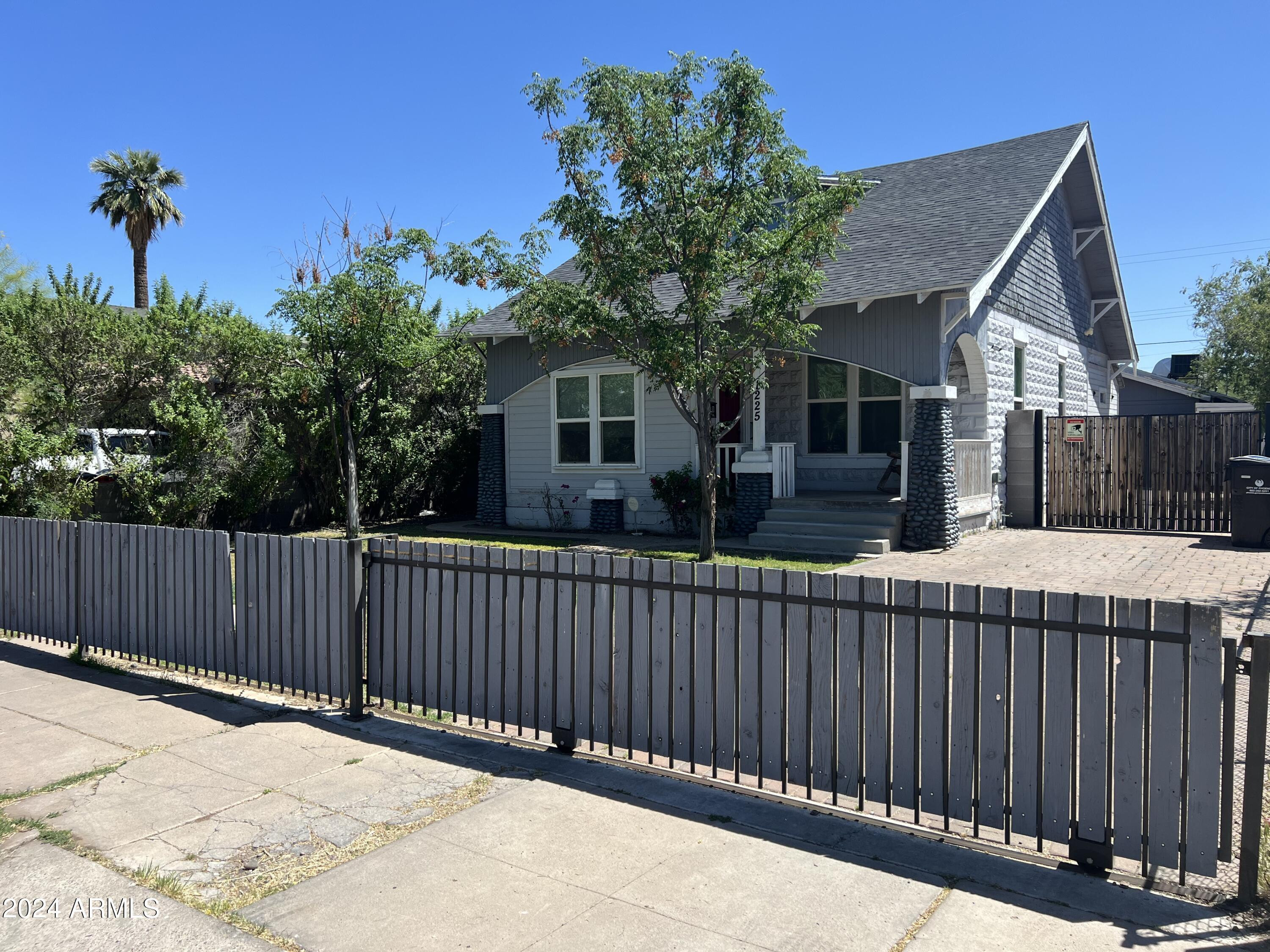 1225 E McKinley Street