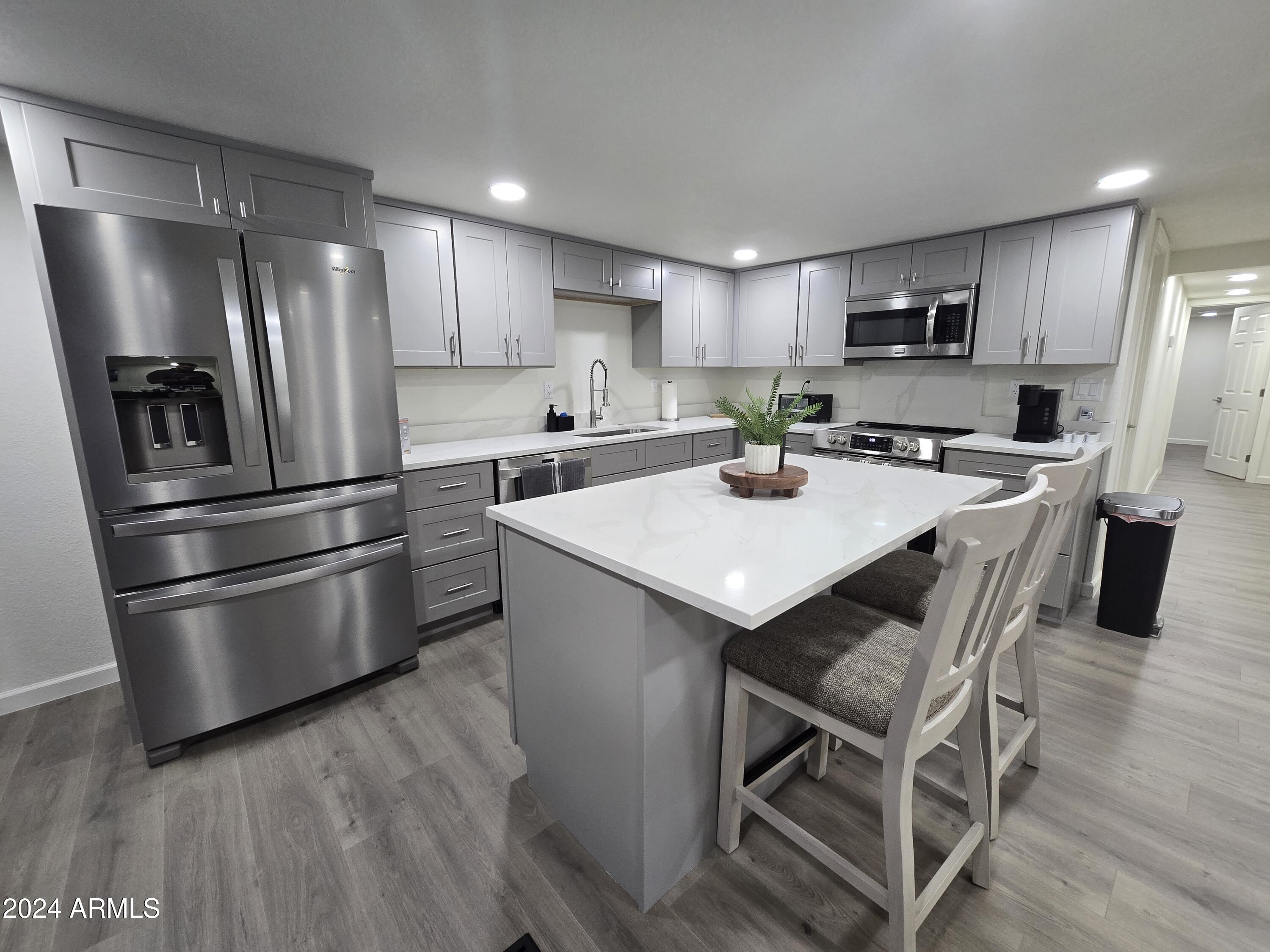 9017 E BUTTERNUT Avenue