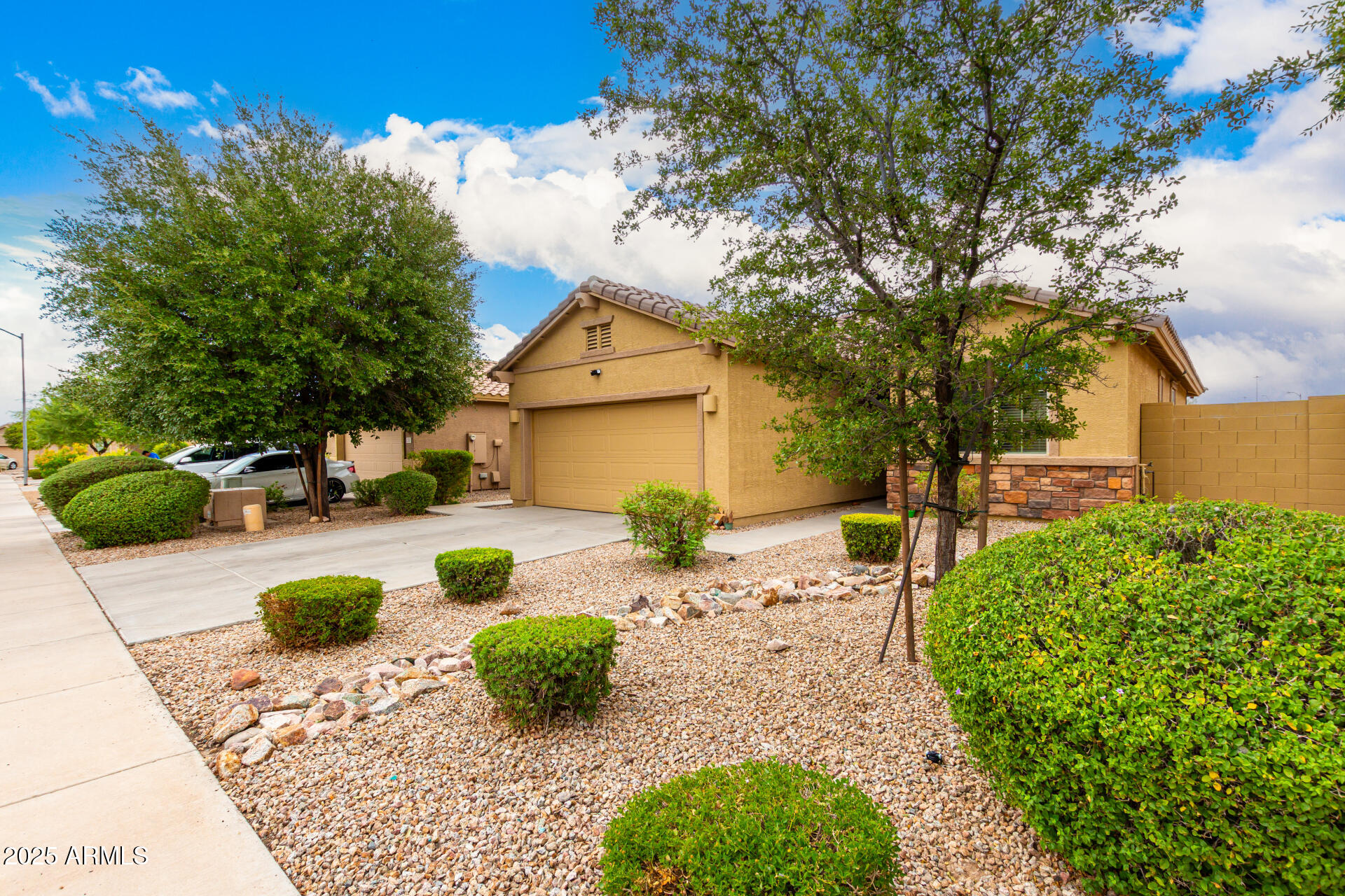 12121 W DESERT Lane