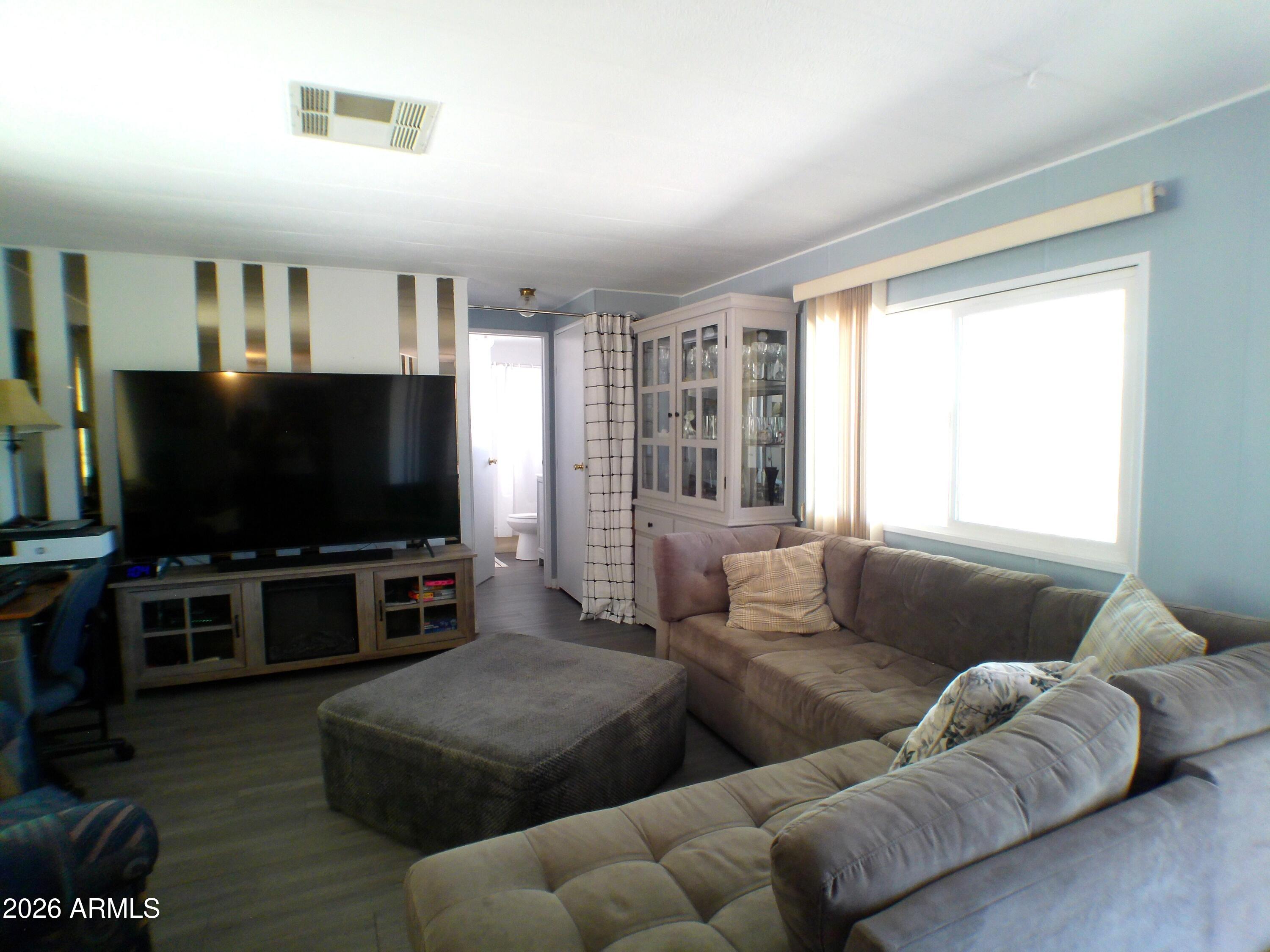 608 E QUEEN CREEK Court