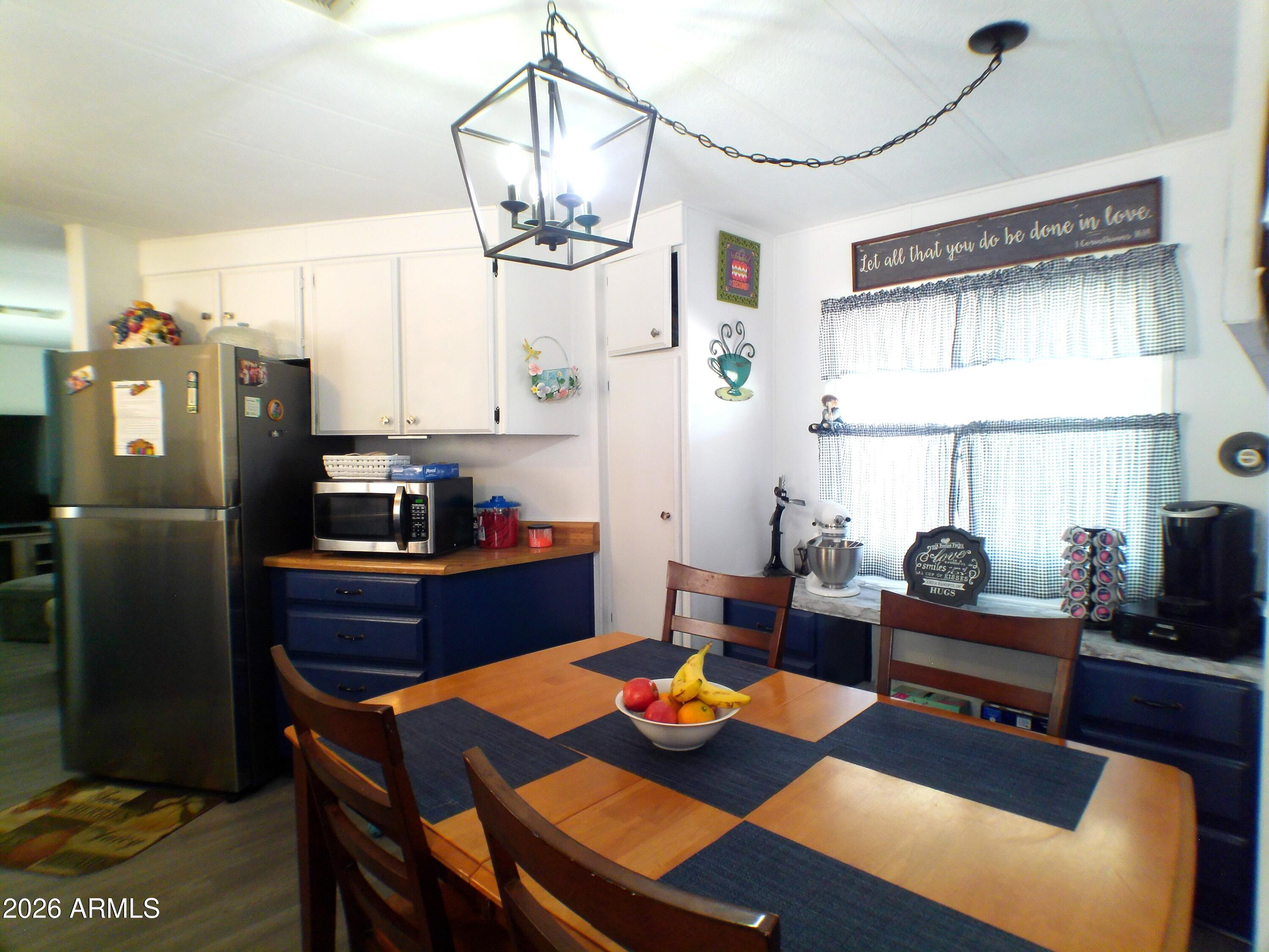 608 E QUEEN CREEK Court