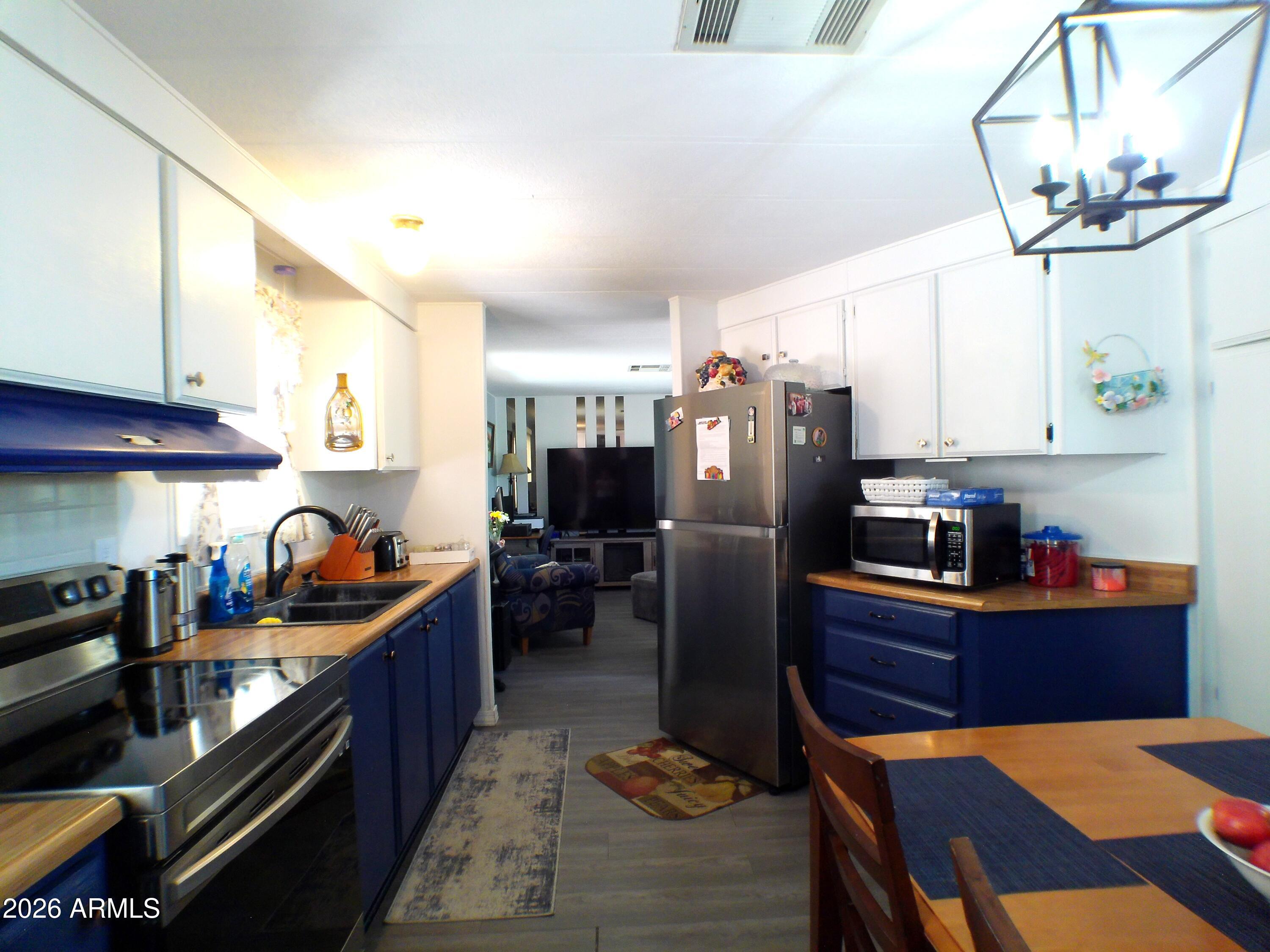 608 E QUEEN CREEK Court